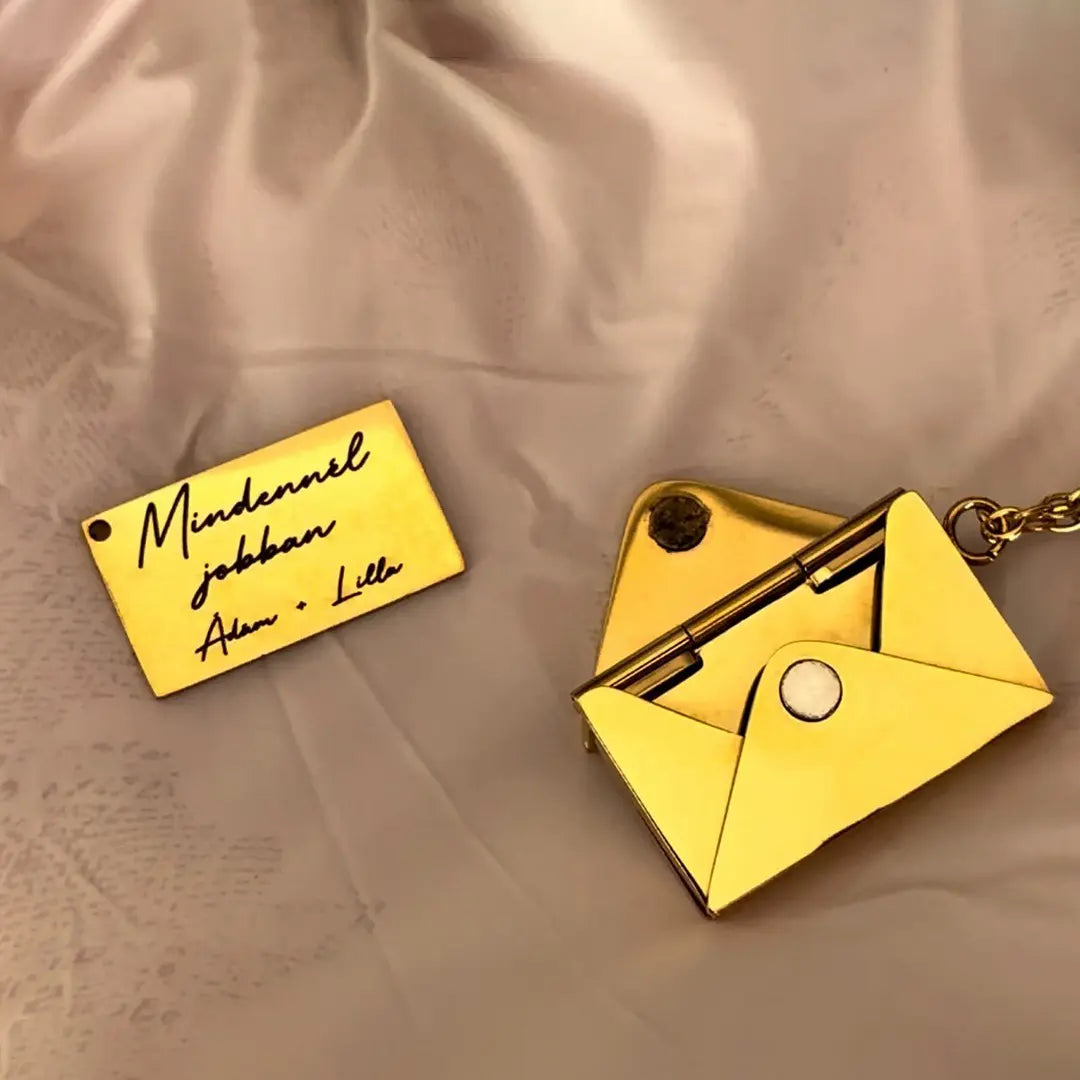 Örökrózsa mackó - Egyedi gravírozott nyaklánccal